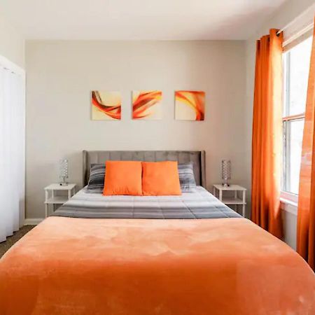 הוילה קליבלנד La Naranja Retreat - Cozy Duplex Near Downtown With Parking, 300 Mb Wifi & Self Check In מראה חיצוני תמונה
