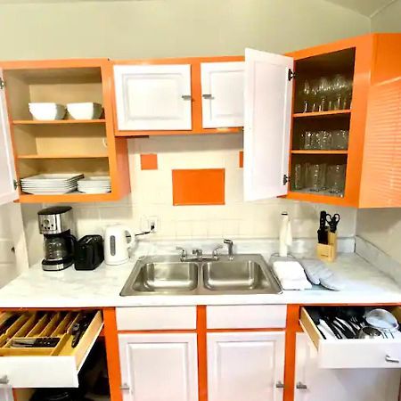 הוילה קליבלנד La Naranja Retreat - Cozy Duplex Near Downtown With Parking, 300 Mb Wifi & Self Check In מראה חיצוני תמונה