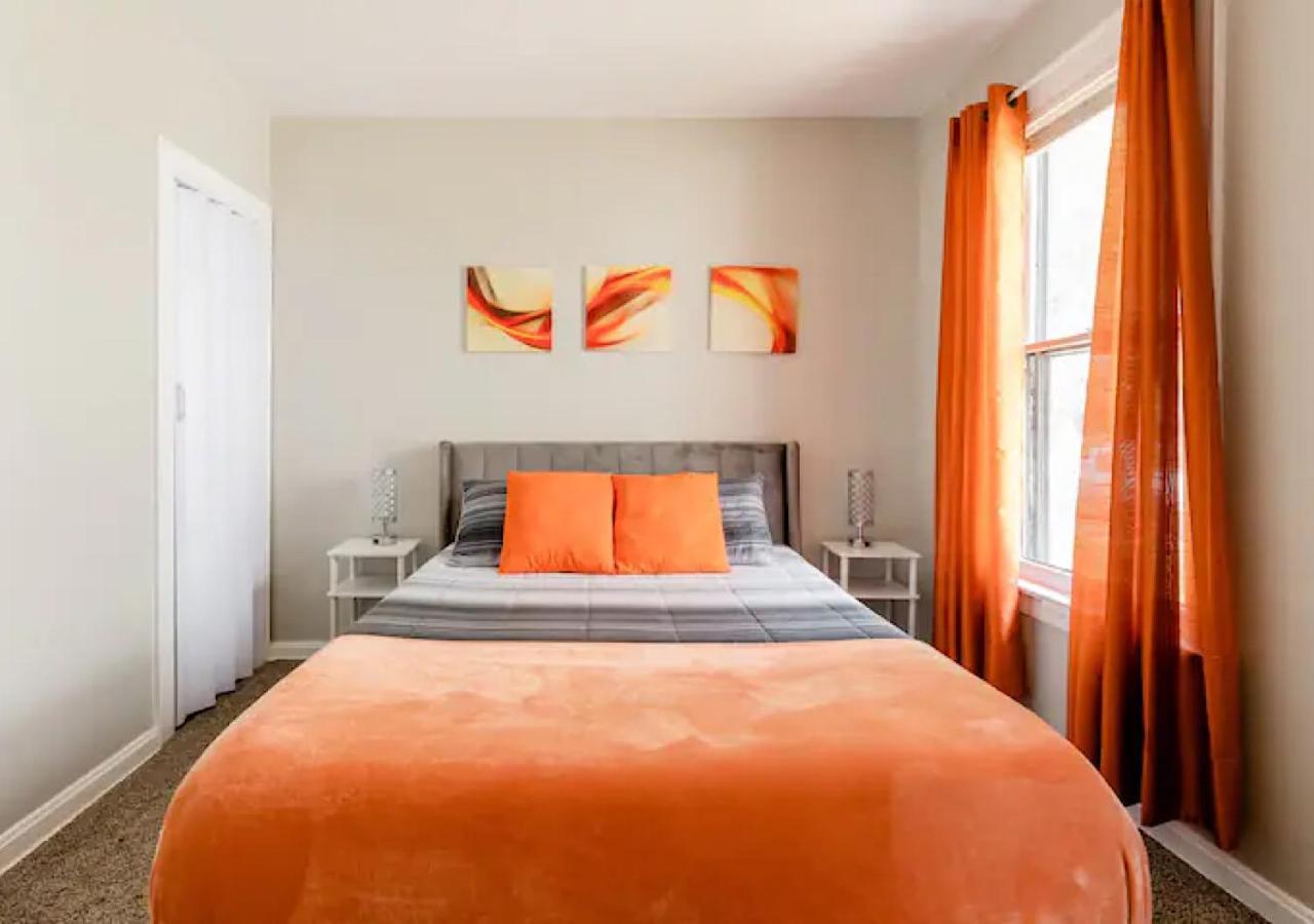 הוילה קליבלנד La Naranja Retreat - Cozy Duplex Near Downtown With Parking, 300 Mb Wifi & Self Check In מראה חיצוני תמונה