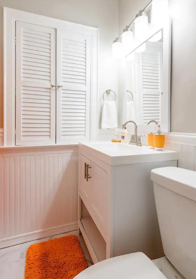 הוילה קליבלנד La Naranja Retreat - Cozy Duplex Near Downtown With Parking, 300 Mb Wifi & Self Check In מראה חיצוני תמונה