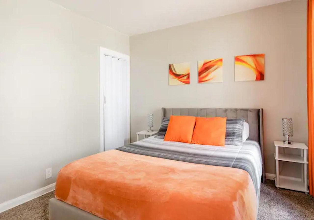 הוילה קליבלנד La Naranja Retreat - Cozy Duplex Near Downtown With Parking, 300 Mb Wifi & Self Check In מראה חיצוני תמונה