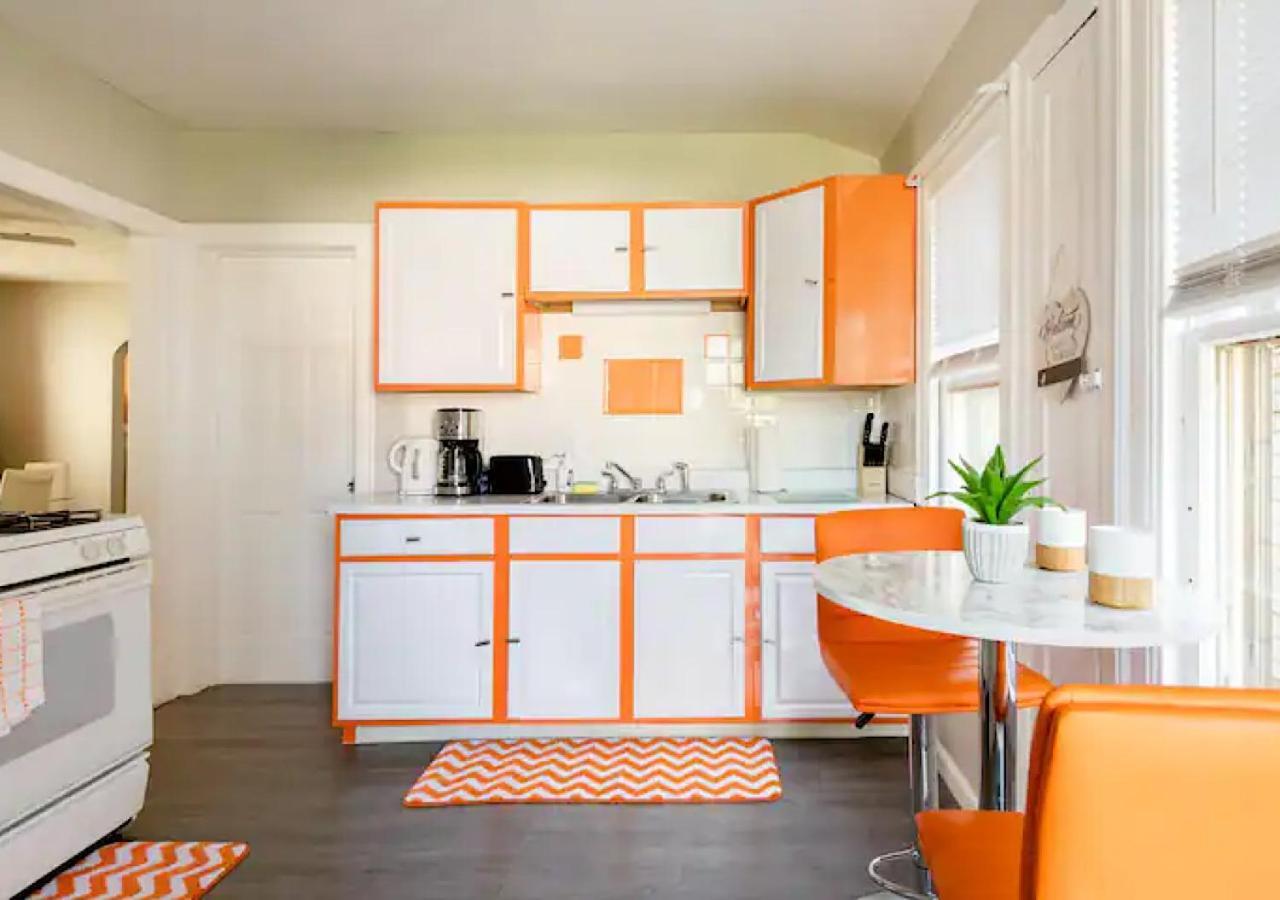 הוילה קליבלנד La Naranja Retreat - Cozy Duplex Near Downtown With Parking, 300 Mb Wifi & Self Check In מראה חיצוני תמונה