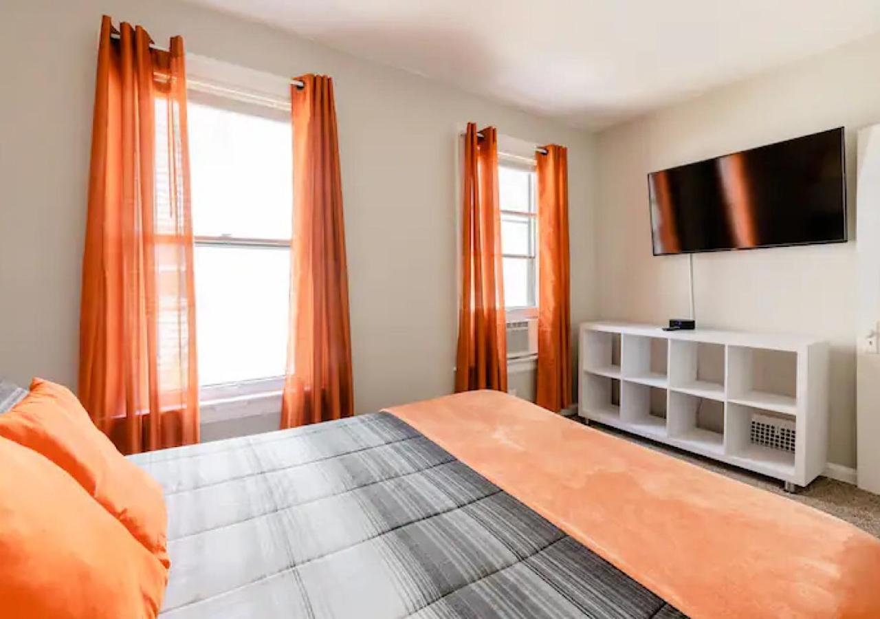 הוילה קליבלנד La Naranja Retreat - Cozy Duplex Near Downtown With Parking, 300 Mb Wifi & Self Check In מראה חיצוני תמונה