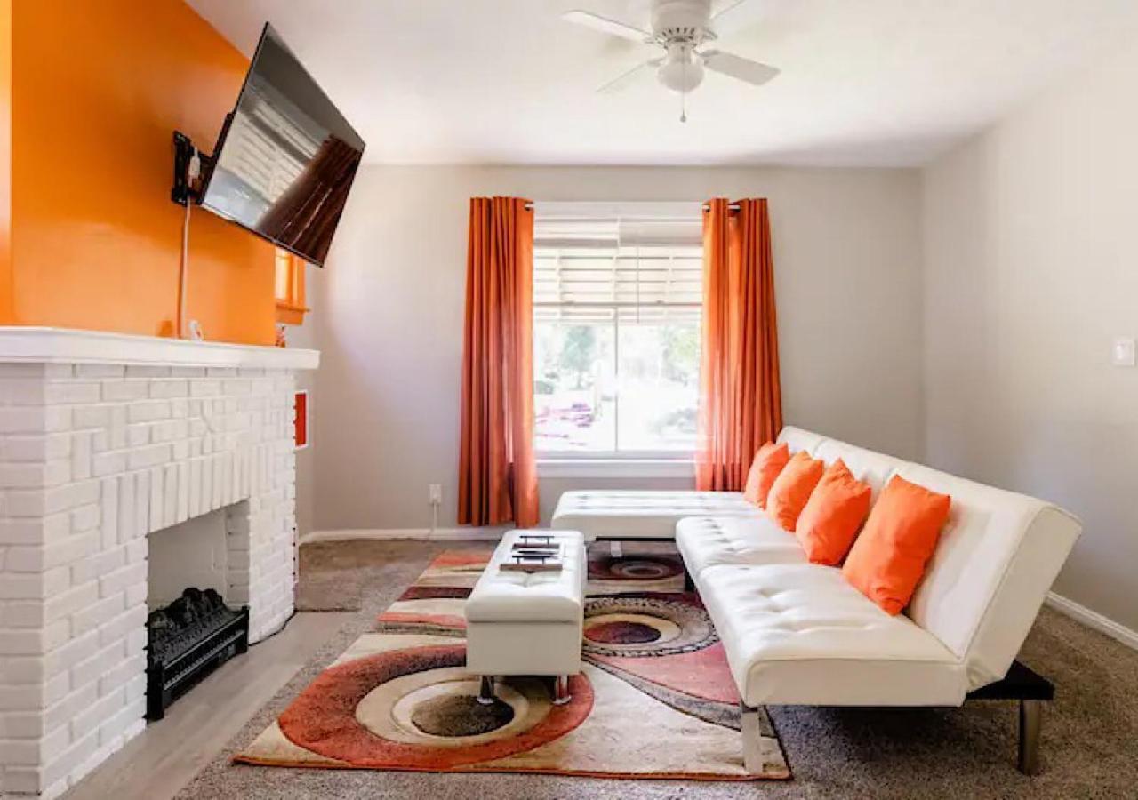 הוילה קליבלנד La Naranja Retreat - Cozy Duplex Near Downtown With Parking, 300 Mb Wifi & Self Check In מראה חיצוני תמונה