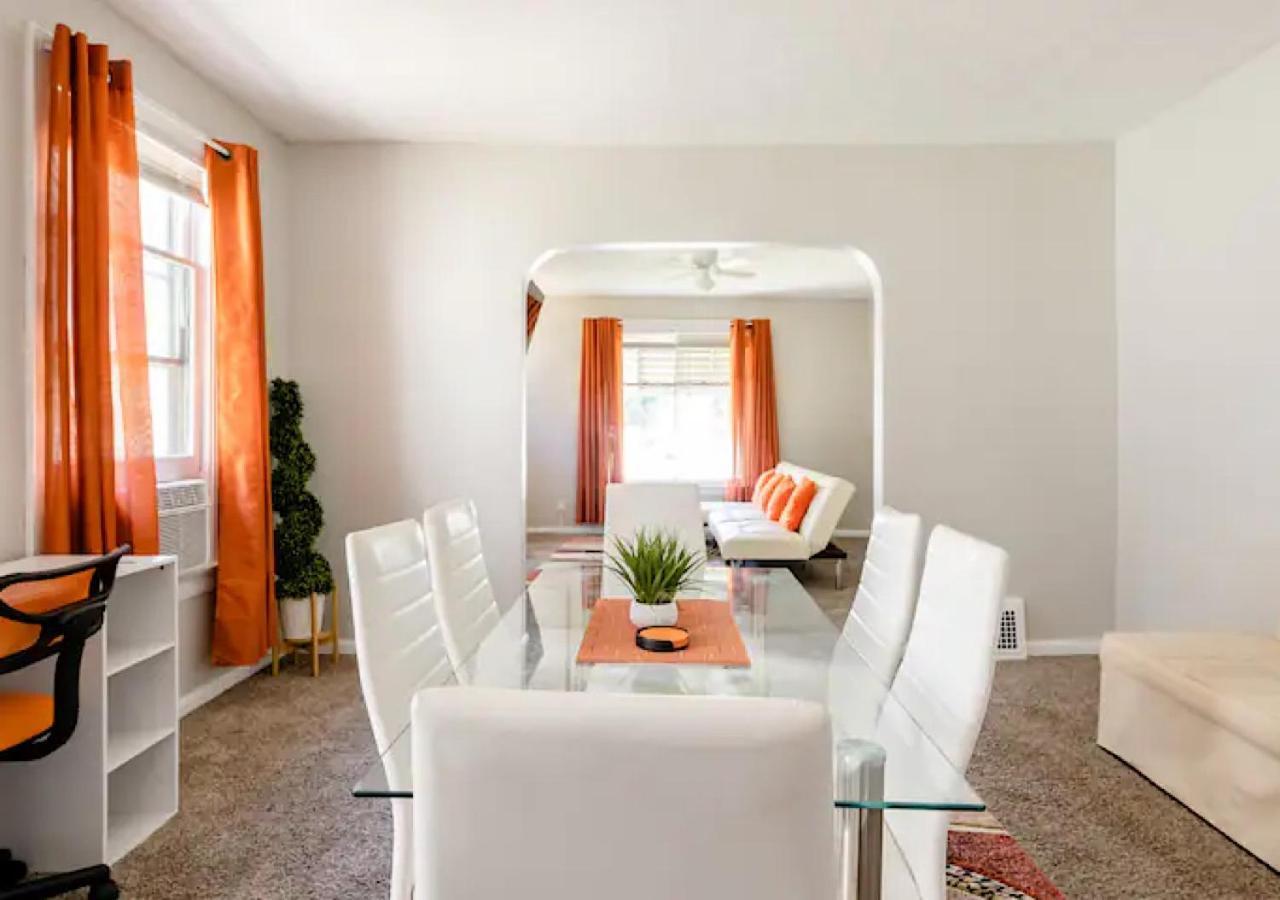 הוילה קליבלנד La Naranja Retreat - Cozy Duplex Near Downtown With Parking, 300 Mb Wifi & Self Check In מראה חיצוני תמונה