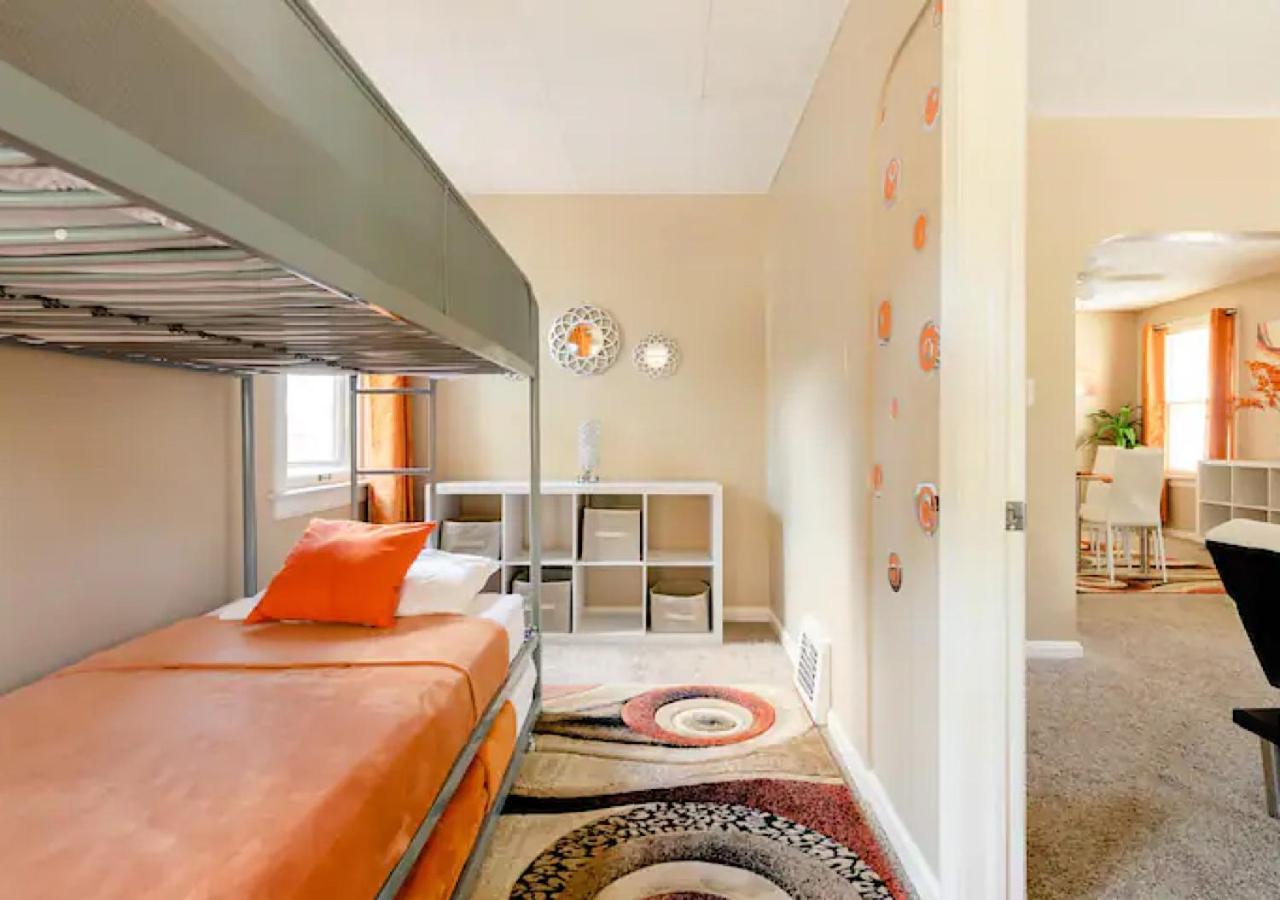 הוילה קליבלנד La Naranja Retreat - Cozy Duplex Near Downtown With Parking, 300 Mb Wifi & Self Check In מראה חיצוני תמונה