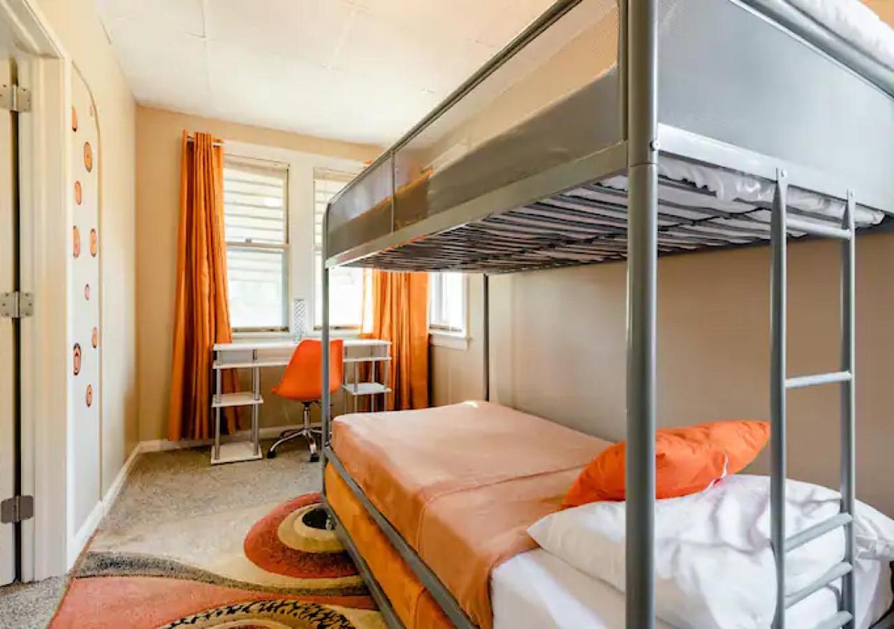 הוילה קליבלנד La Naranja Retreat - Cozy Duplex Near Downtown With Parking, 300 Mb Wifi & Self Check In מראה חיצוני תמונה