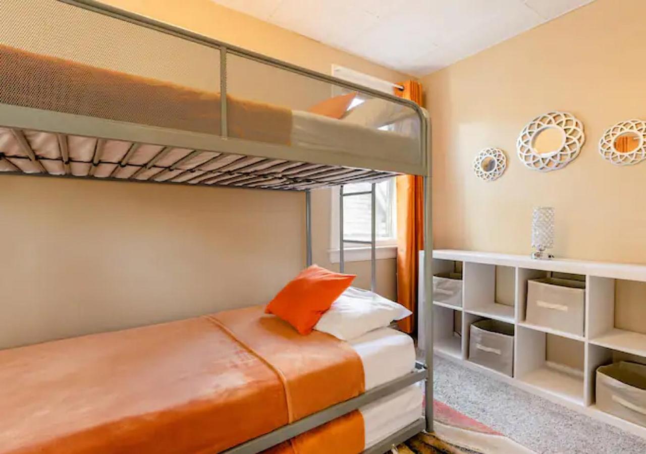 הוילה קליבלנד La Naranja Retreat - Cozy Duplex Near Downtown With Parking, 300 Mb Wifi & Self Check In מראה חיצוני תמונה