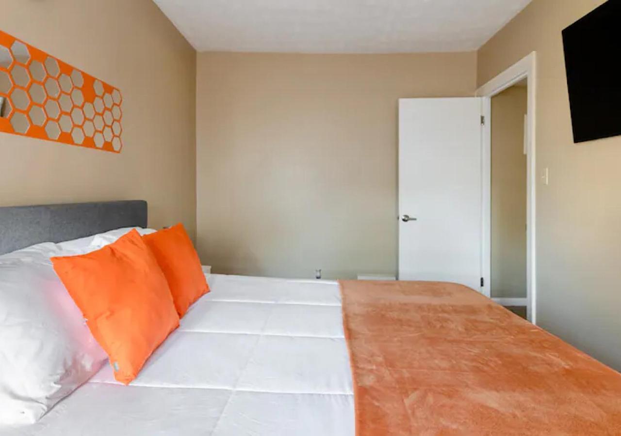 הוילה קליבלנד La Naranja Retreat - Cozy Duplex Near Downtown With Parking, 300 Mb Wifi & Self Check In מראה חיצוני תמונה